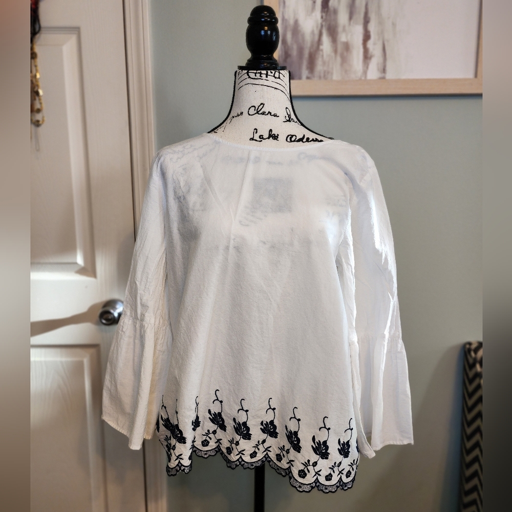 LOFT Casual Blouse White with Navy Embroidery Details Petite Large